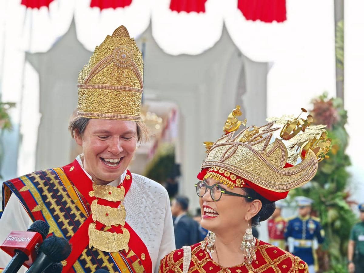 Profil Bartek Czech, Suami Wamen Dikti Saintek Stella Christie