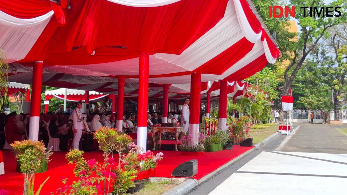 Upacara HUT ke-80 RI di Lapangan Rujab Gubernur Sulawesi Selatan (Sulsel), Minggu (17/8/2025).