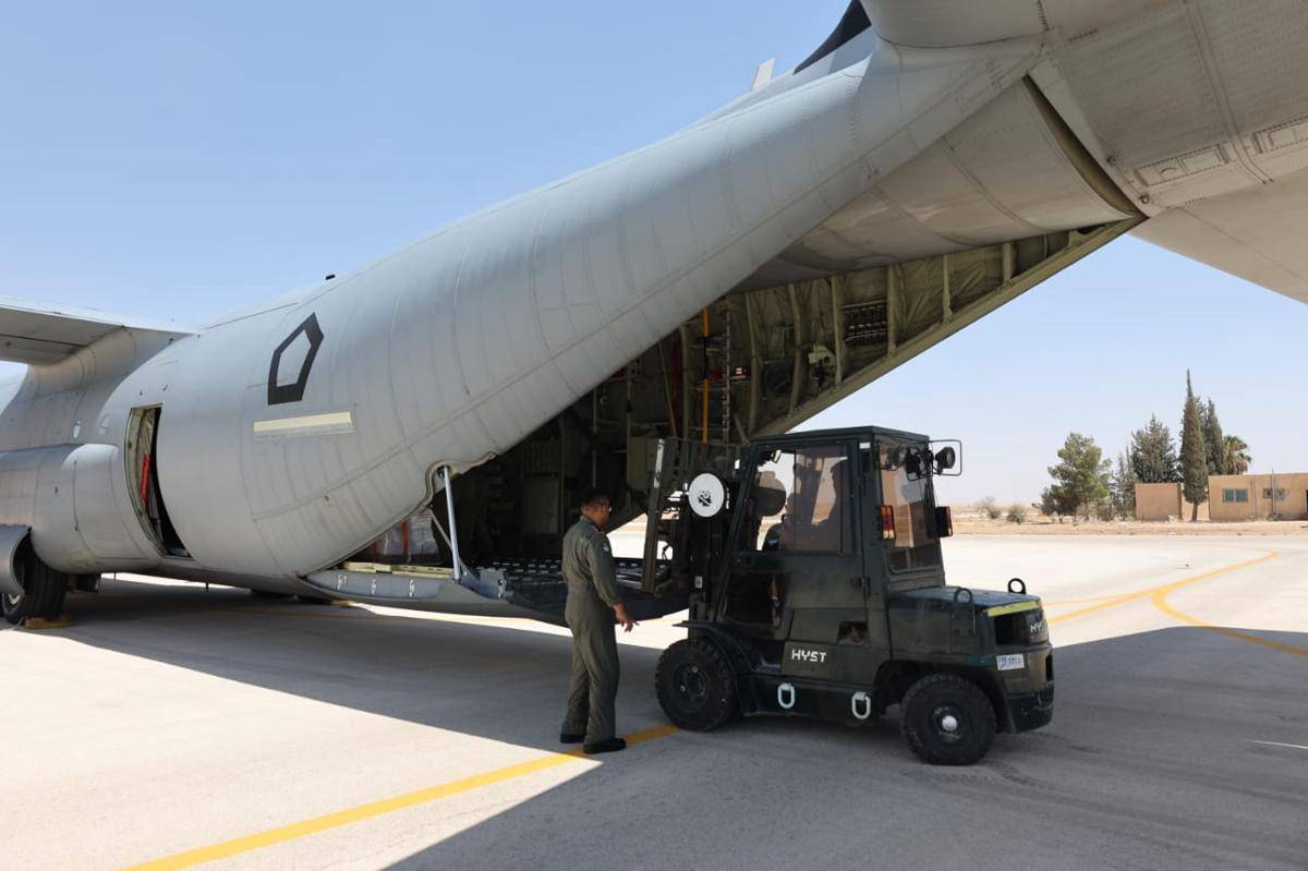 Satgas Merah Putih II ketika mendistribusikan bantuan kemanusiaan lewat mekanisme airdrop bagi warga Gaza, Palestina pada 17 Agustus 2025. (Dokumentasi Puspen TNI)