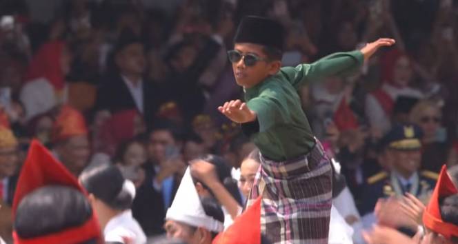 Tari Pacu Dayung.png