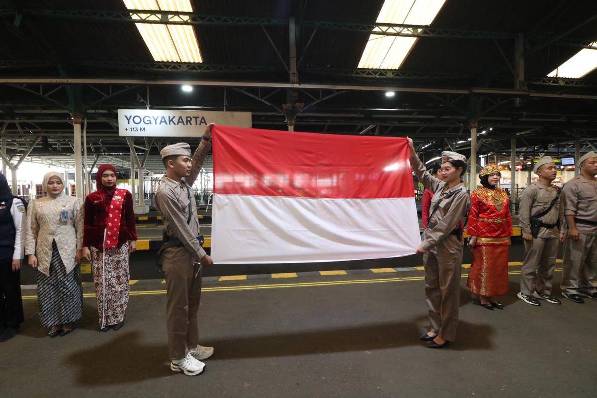 Perayaan hari kemerdekaan di Stasiun.