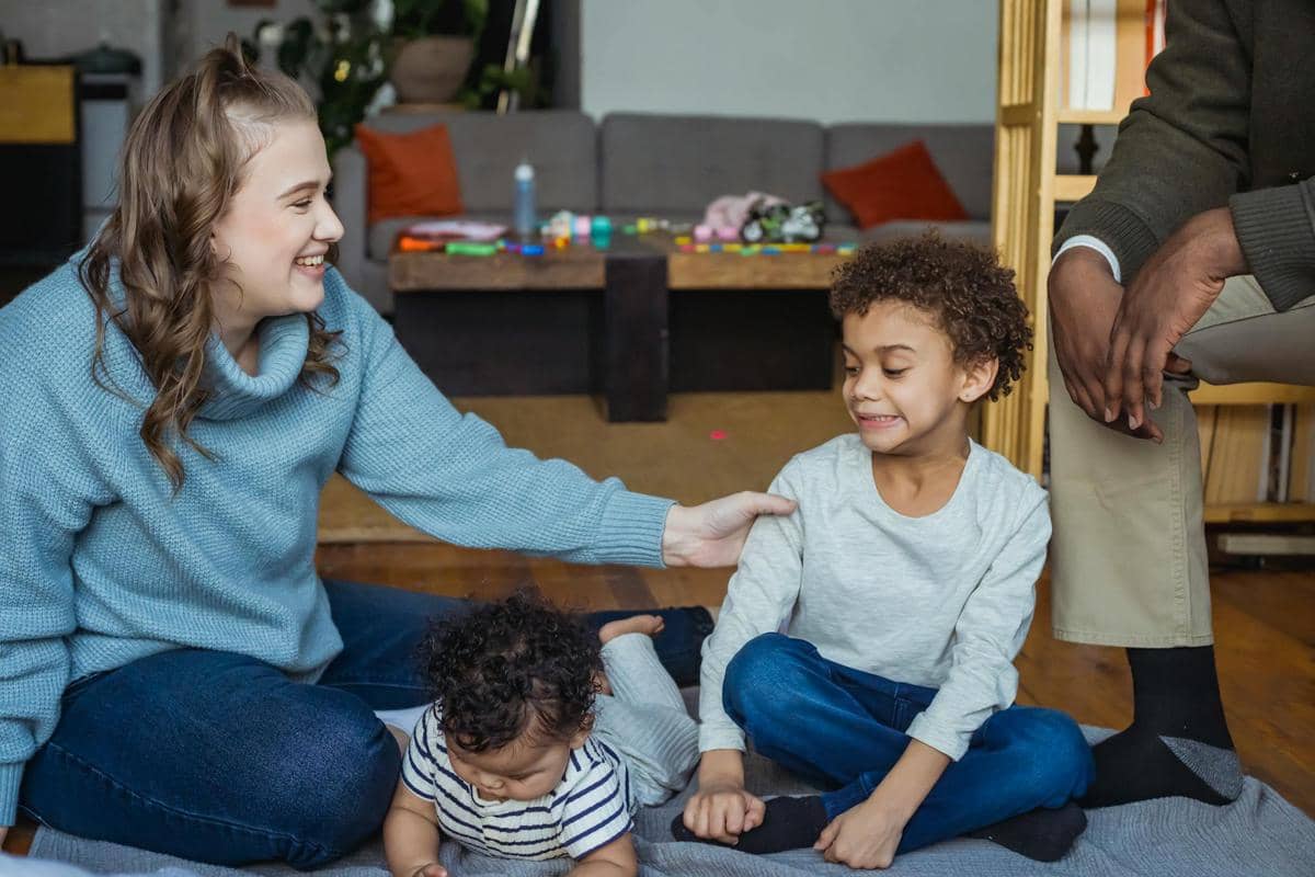 ilustrasi meminta maaf kepada anak