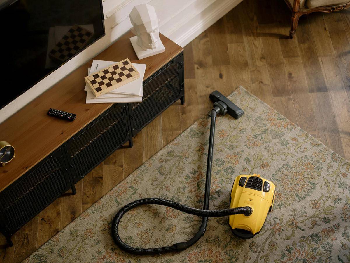 ilustrasi vacuum cleaner (pexels.com/cottonbro studio)