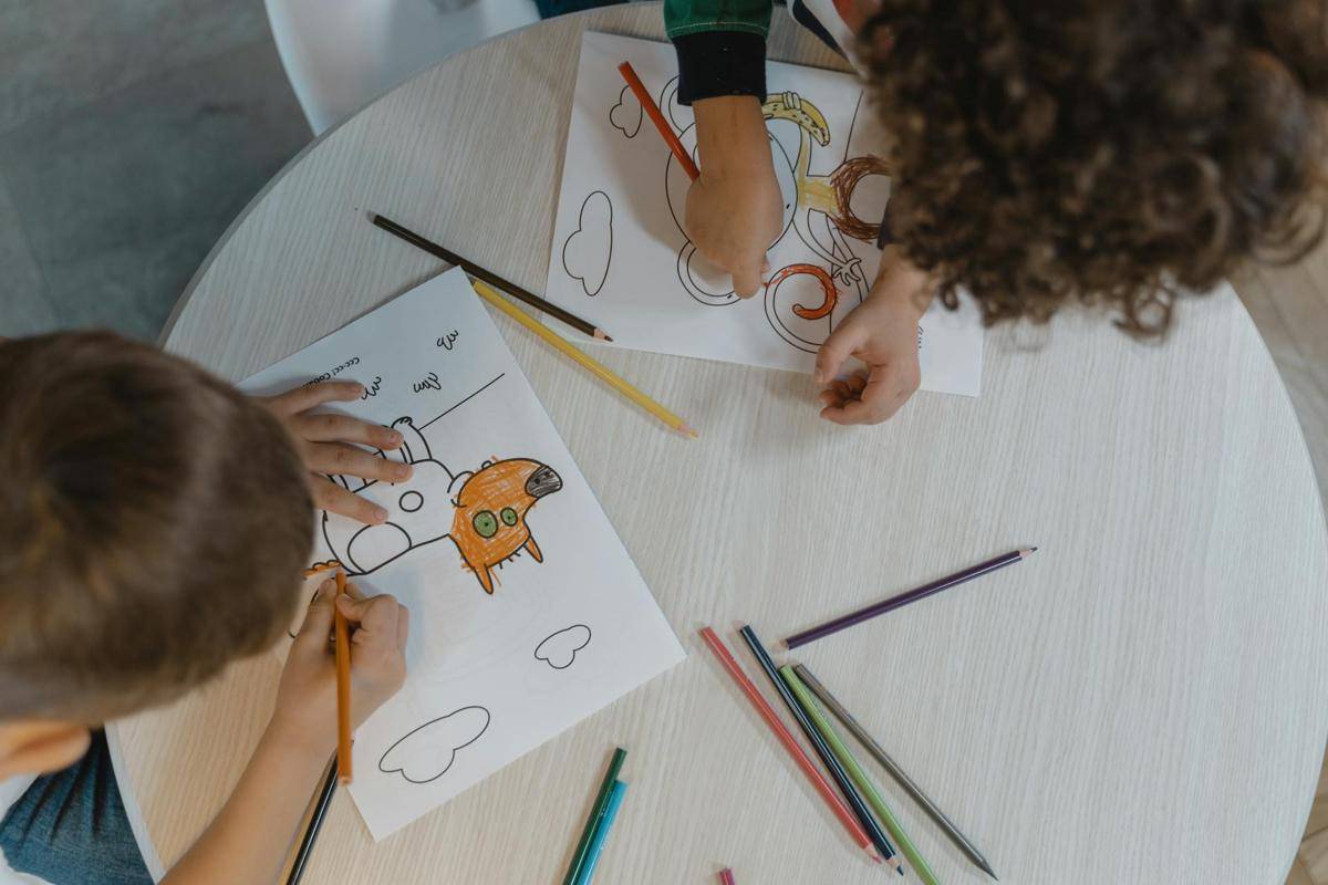 ilustrasi anak sedang menggambar (pexels.com/Tima Miroshnichenko)
