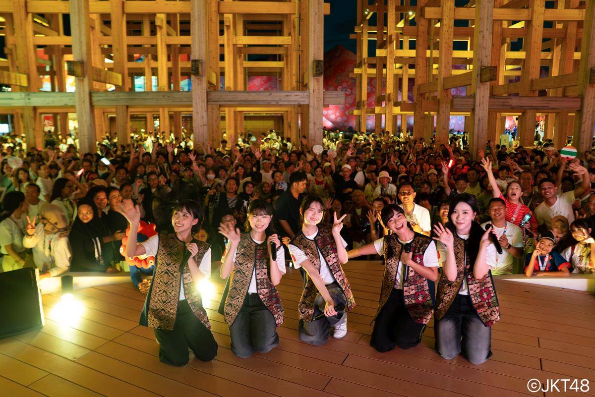 Member JKT48 (x.com/officialJKT48)