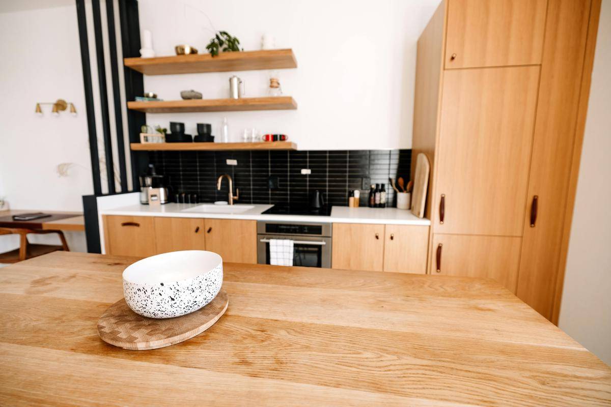 ilustrasi dapur minimalis bernuansa kayu