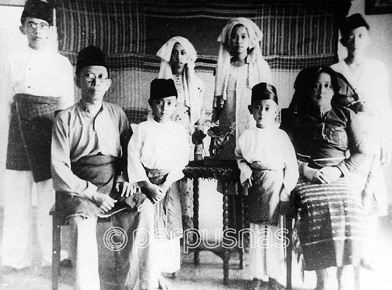 Potret keluarga Ki Hadjar Dewantara (tamansiswapusat.com)
