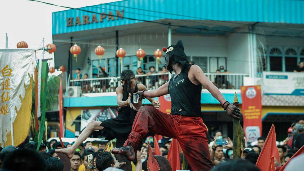 Pertunjukan Budaya Tatung di Singkawang (commons.m.wikimedia.org/Hotma P. Sihombing)