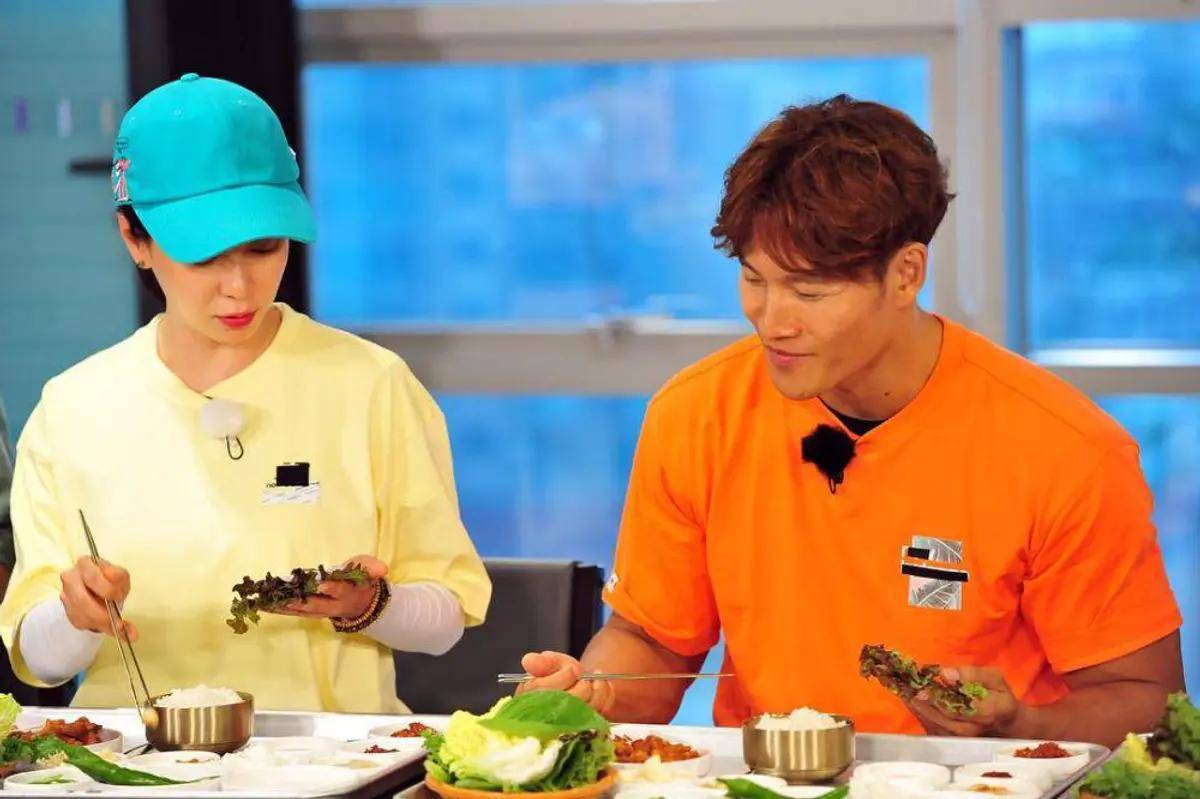 Song Ji Hyo dan Kim Jong Kook di variety show Running Man (dok. SBS/Running Man)