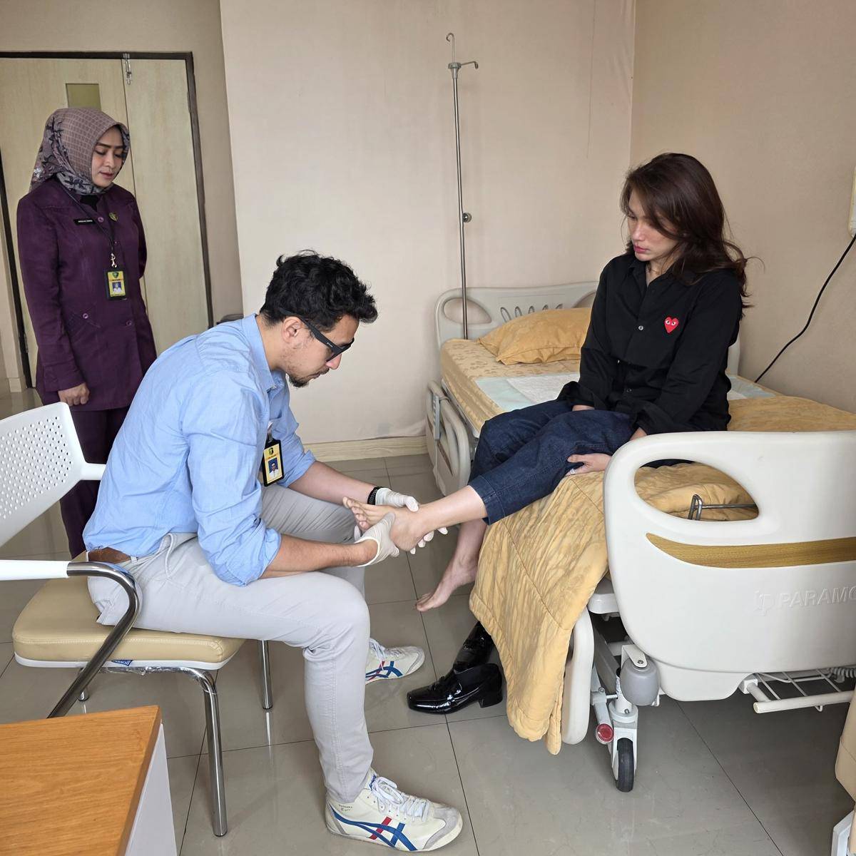 kondisi kaki Ussy Sulistiawaty yang cedera (instagram.com/ussypratama)
