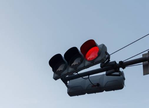 ilustrasi lampu merah (freepik.com/jcomp