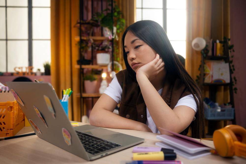 ilustrasi work from home (freepik.com/freepik)