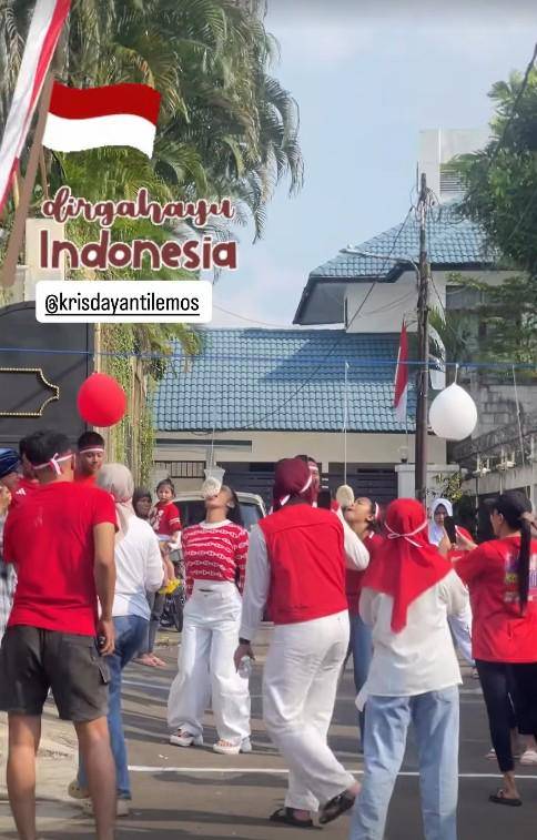 Kris Dayanti Lomba 17-an Bareng Tetangga (Instagram.com/krisdayantilemos)