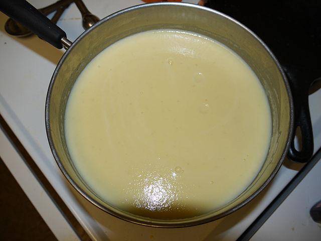 ilustrasi masak custard (commons.wikimedia.org/Andrea Moed)
