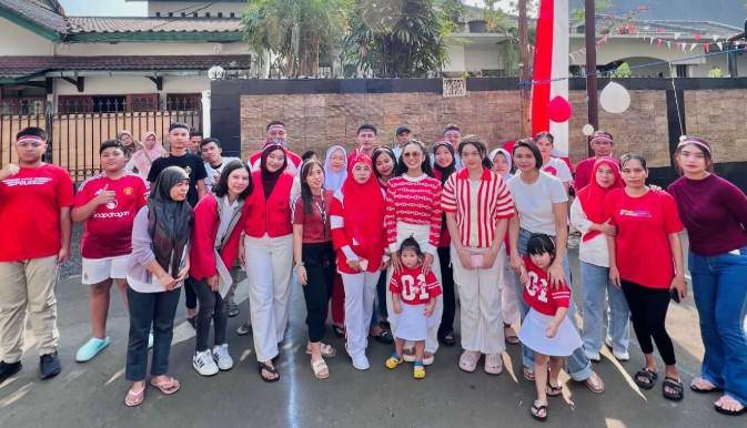 Kris Dayanti Lomba 17-an Bareng Tetangga (Instagram.com/krisdayantilemos)