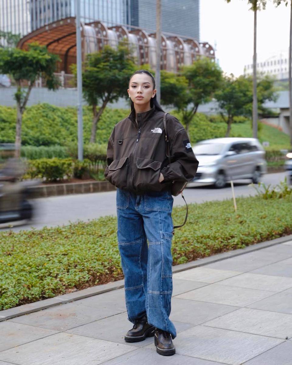 Mix and Match Celana Jeans ala Nazla Alifa Senia (instagram.com/nazlaalifa)