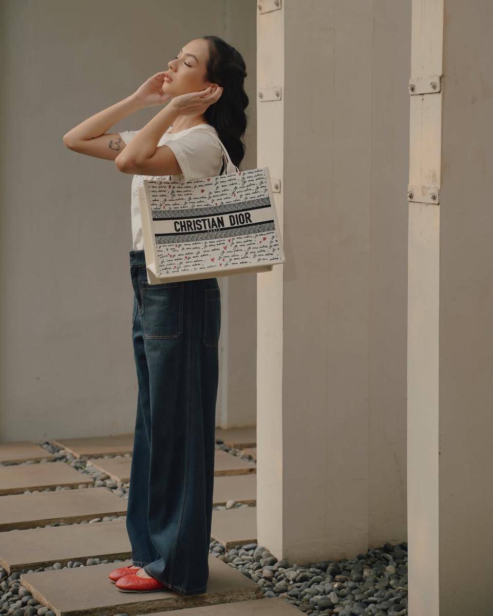 Mix and Match Celana Jeans ala Nazla Alifa Senia (instagram.com/nazlaalifa)