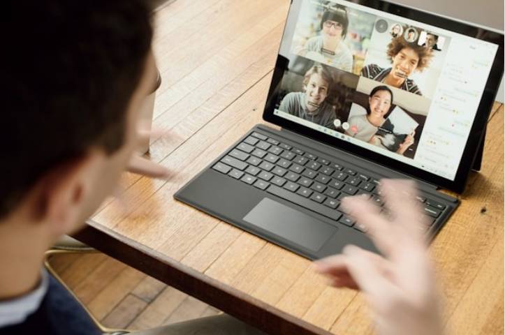 ilustrasi video conference 