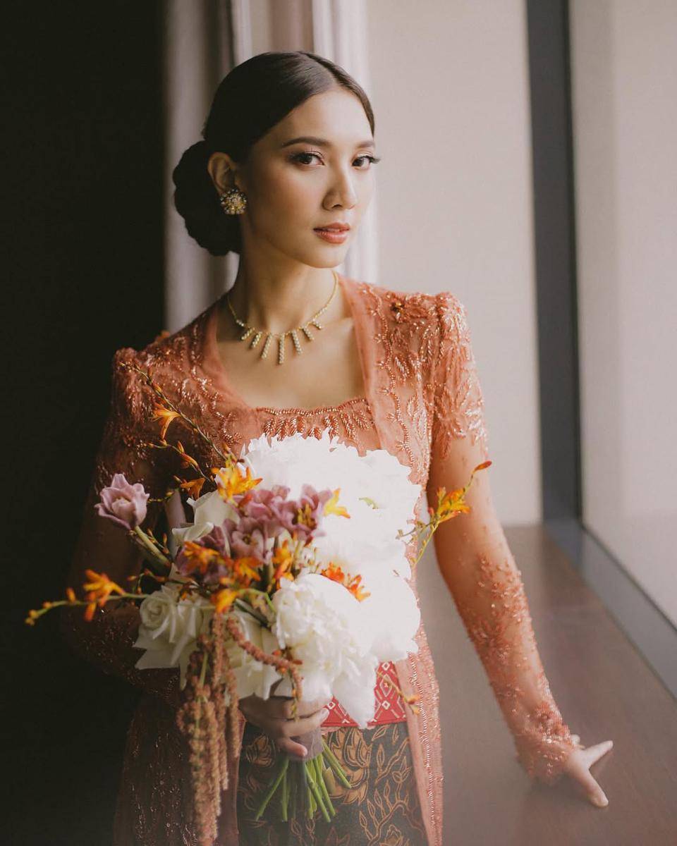 ide makeup kondangan Sheila Dara Aisha (instagram.com/sheiladaisha)