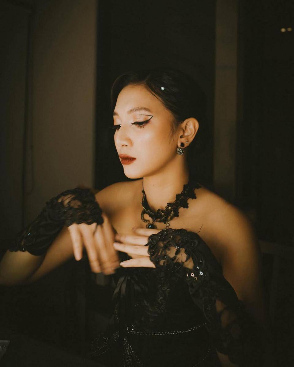 ide makeup kondangan Sheila Dara Aisha (instagram.com/sheiladaisha)