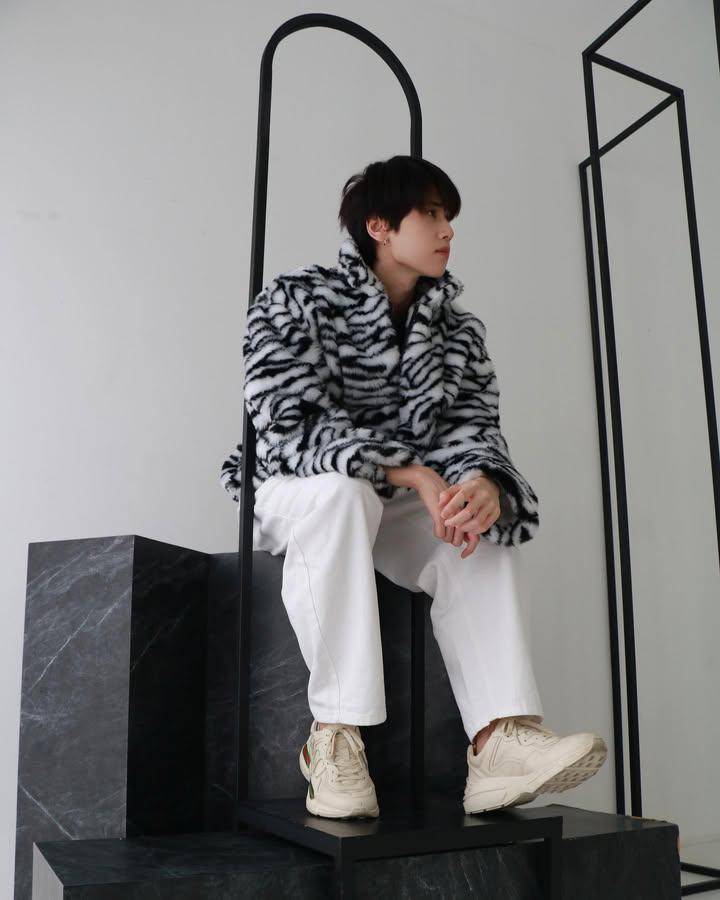styling white pants ala Dunk Natachai (instagram.com/dunknatachai)