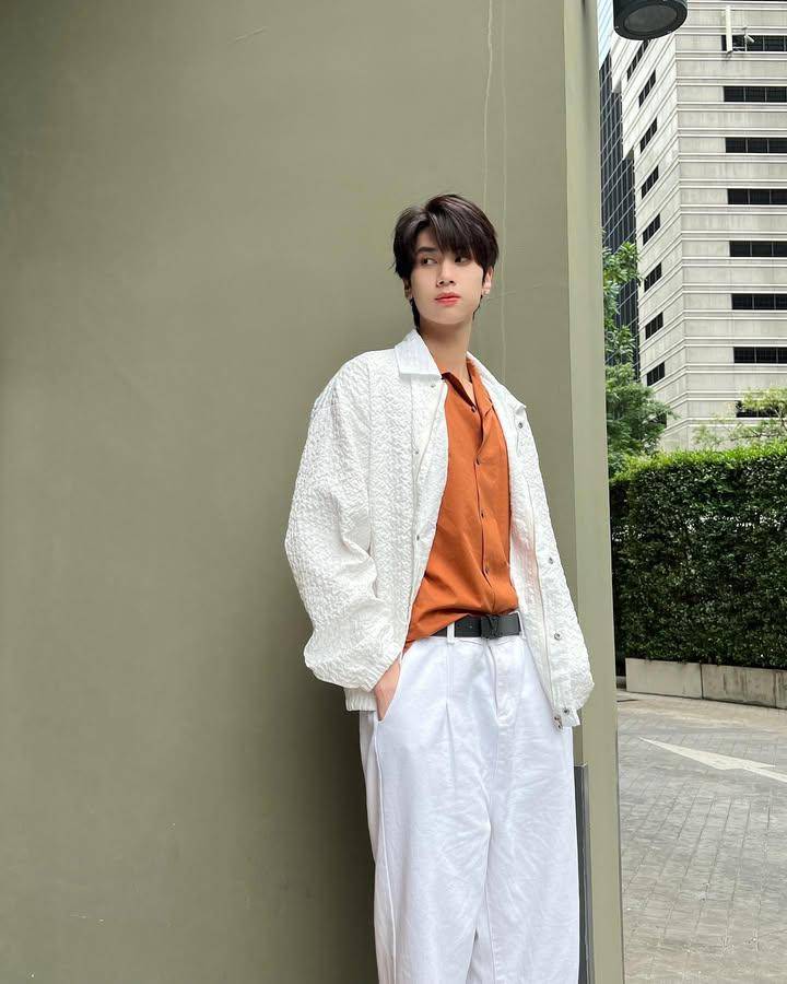 styling white pants ala Dunk Natachai (instagram.com/dunknatachai)