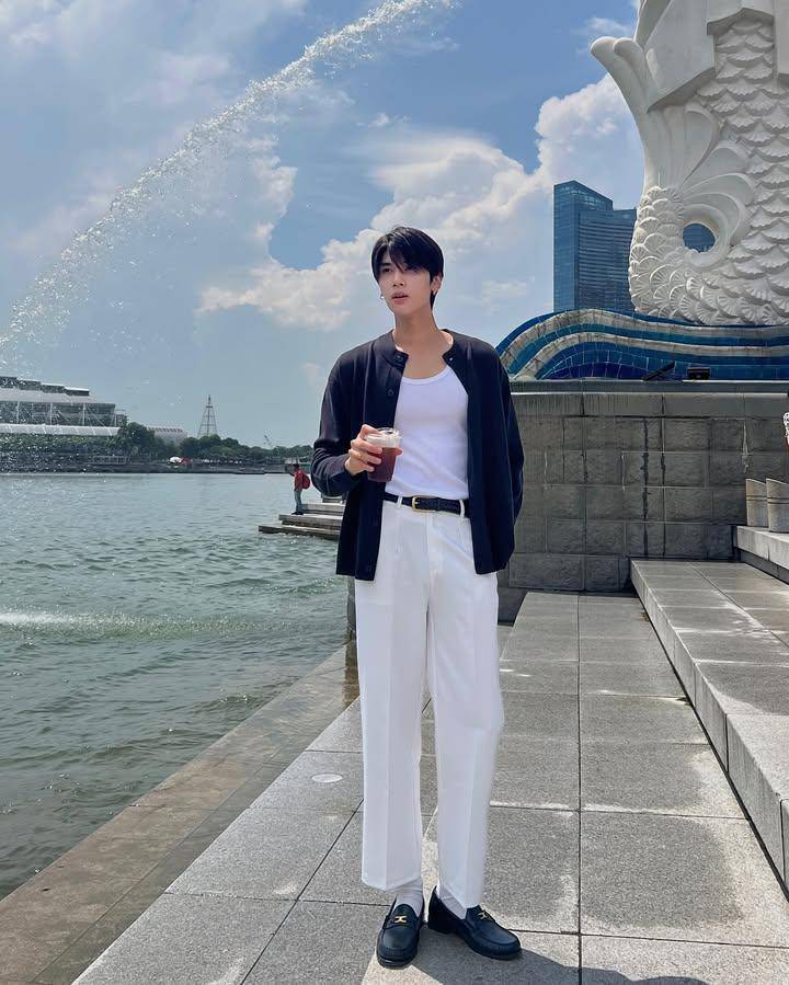styling white pants ala Dunk Natachai (instagram.com/dunknatachai)