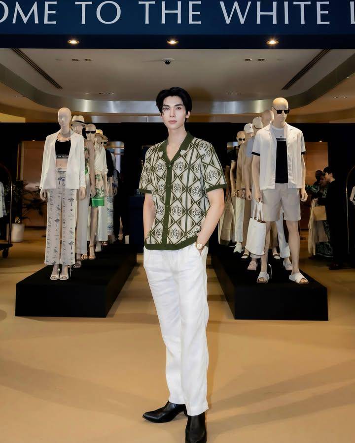 styling white pants ala Dunk Natachai (Instagram.com/dunknatachai)