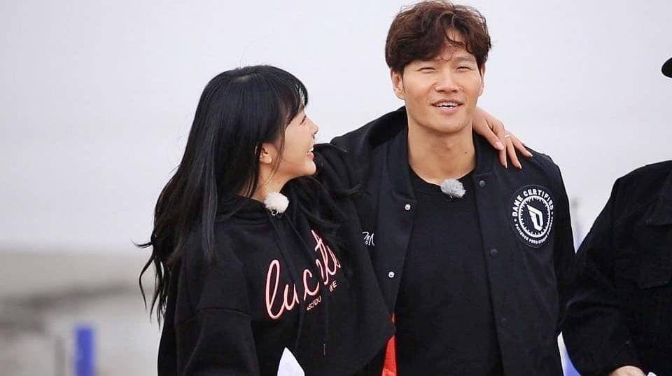 Kim Jong Kook dan Hong Jin Young di variety show Running Man (dok. SBS/Running Man)