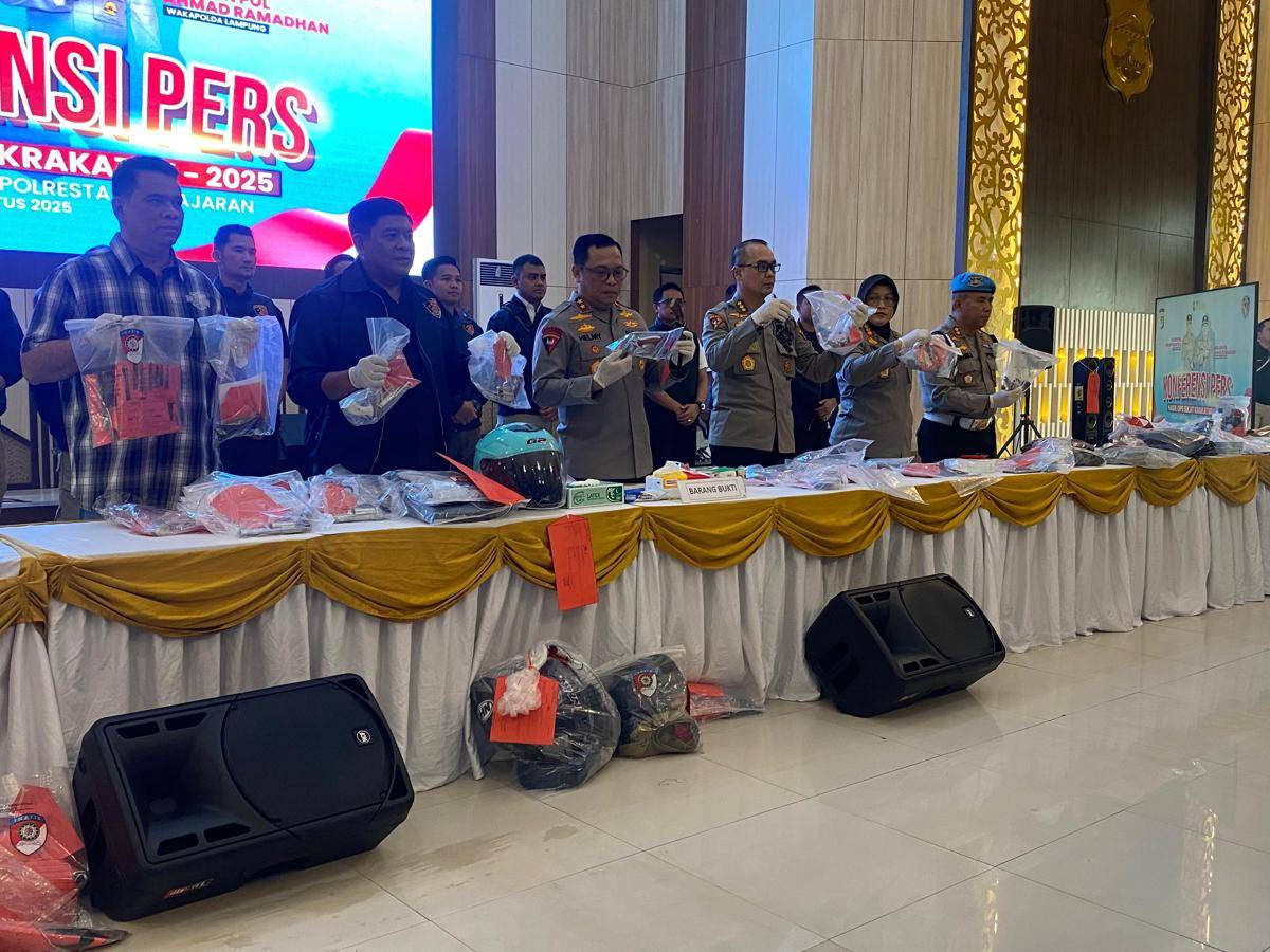 Kapolda Lampung Irjen Pol Helmy Santika saat konferensi pers Operasi Krakatau 2025. (IDN Times/Muhaimin)