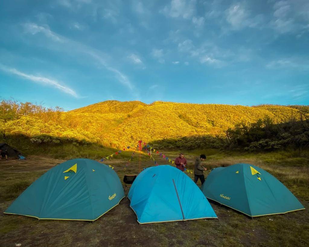 pendaki di spot camping Gunung Ciremai (instagram.com/majalengkaoutdoor)