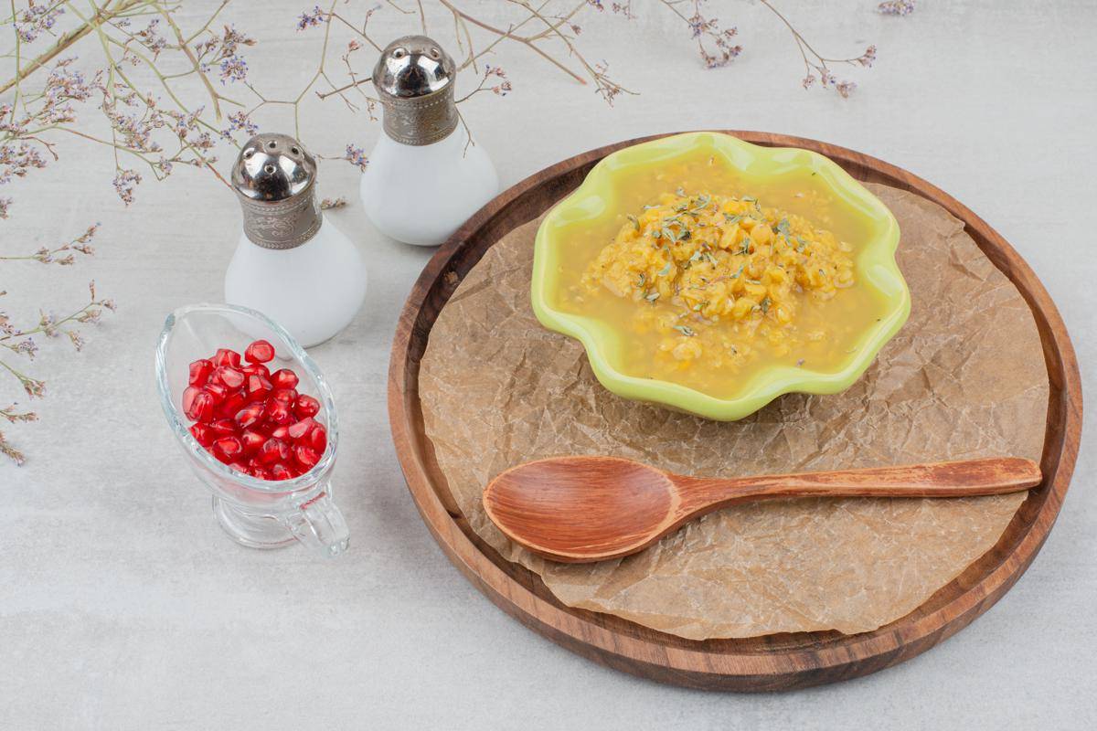 ilustrasi bubur kacang hijau (freepik.com/Azerbaijan_Stockers)