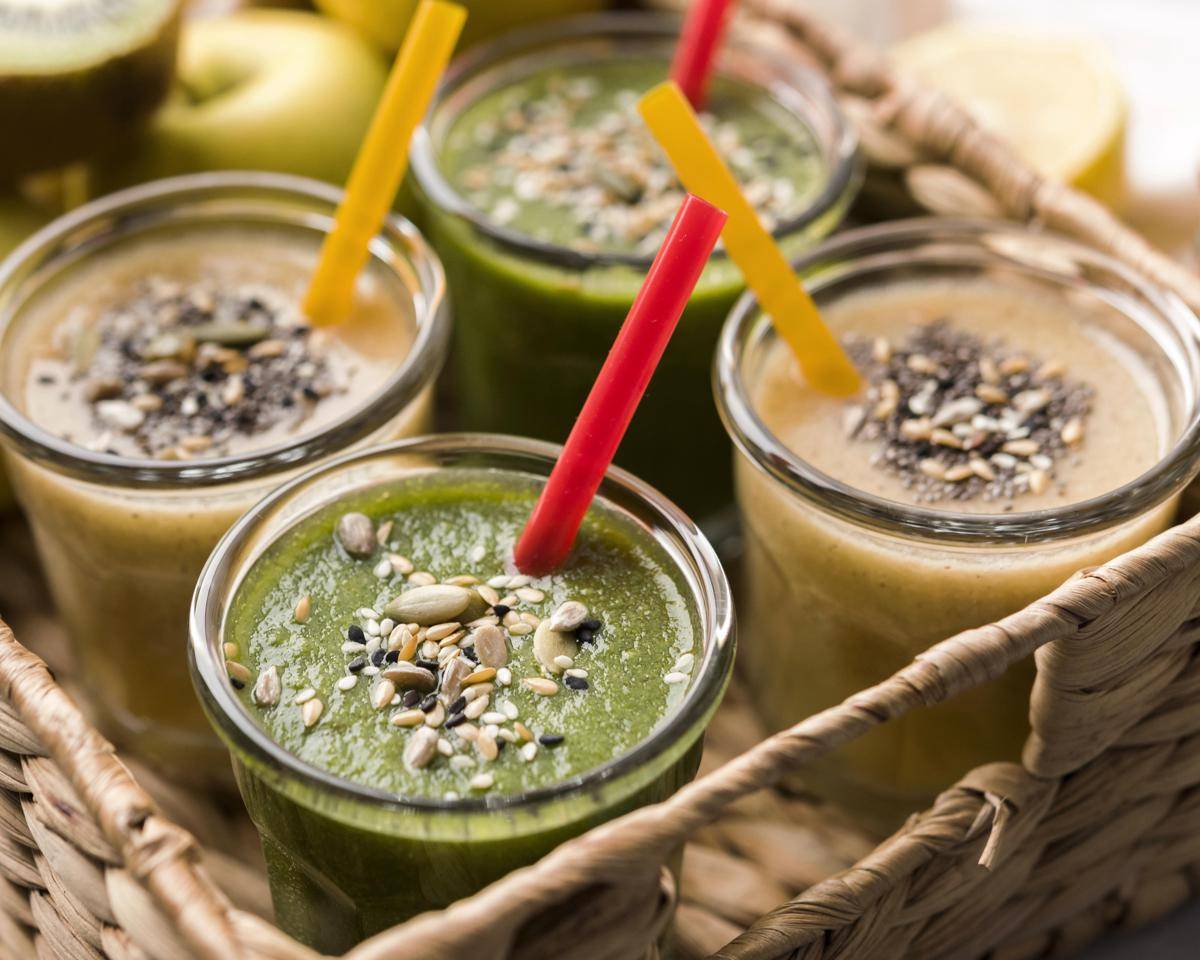 ilustrasi smoothie sayur dan buah (freepik.com/Freepik)