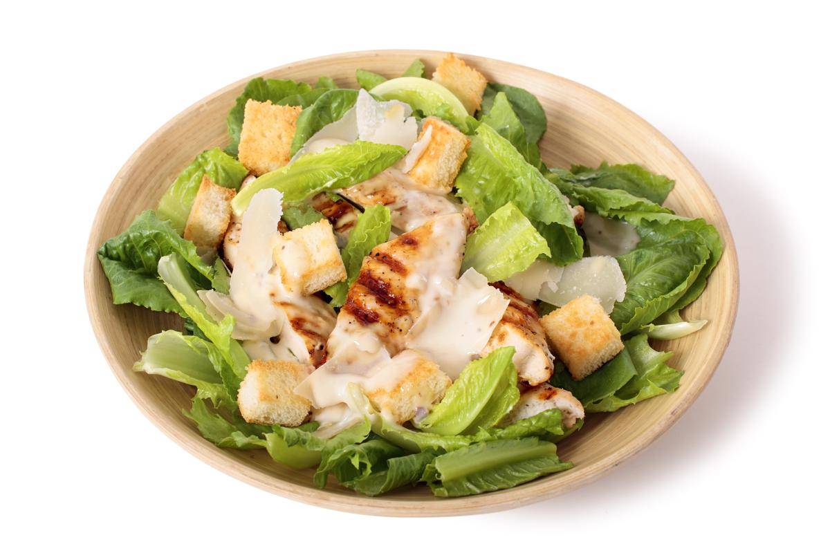 ilustrasi salad ayam panggang (freepik.com/Jcstudio)