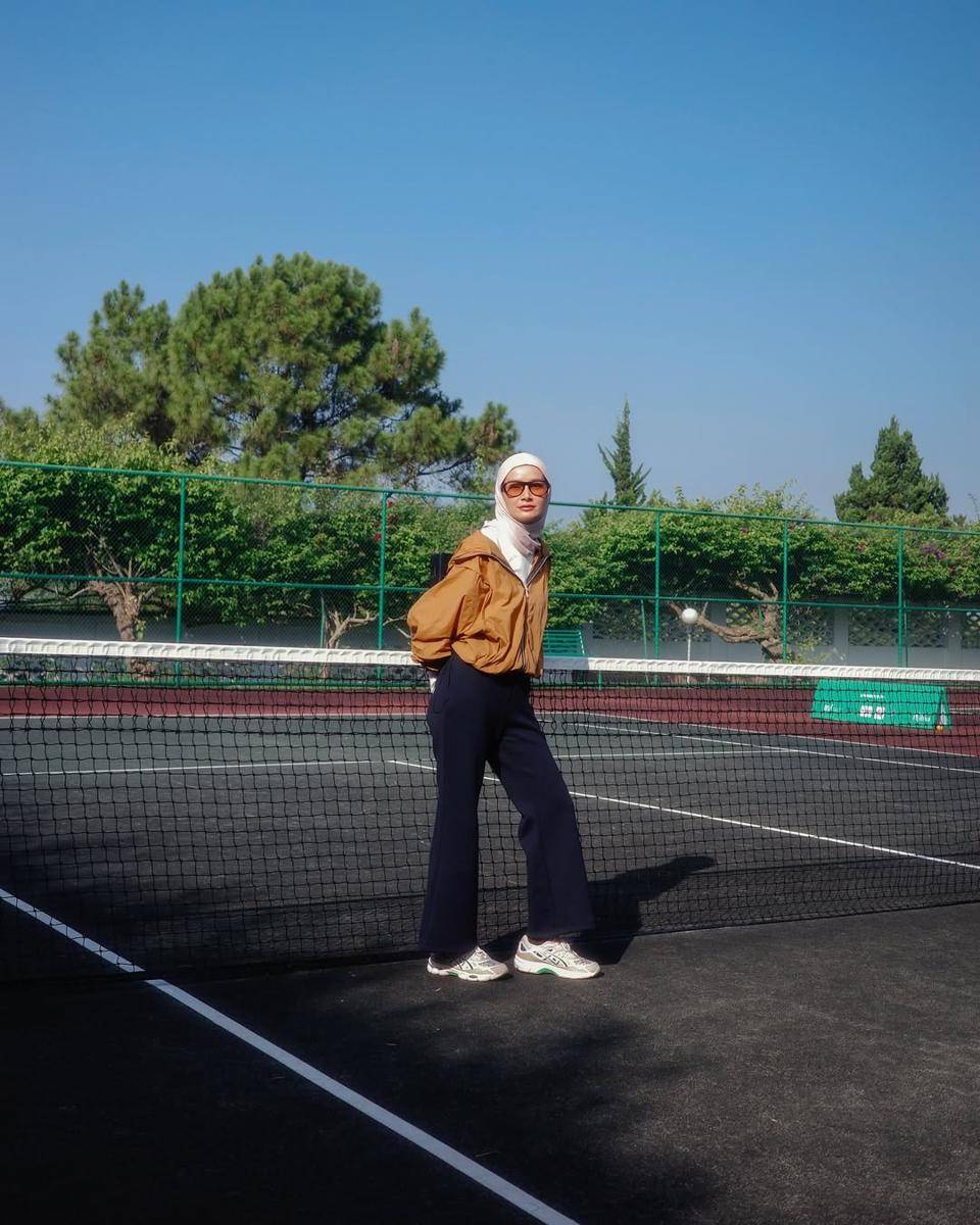 ide outfit olahraga untuk hijabers ala Dhatu Rembulan (instagram.com/dhaturembulan)