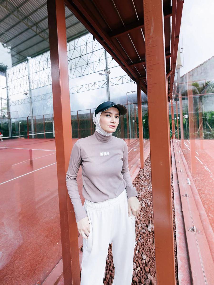 ide outfit olahraga untuk hijabers ala Dhatu Rembulan (instagram.com/dhaturembulan)