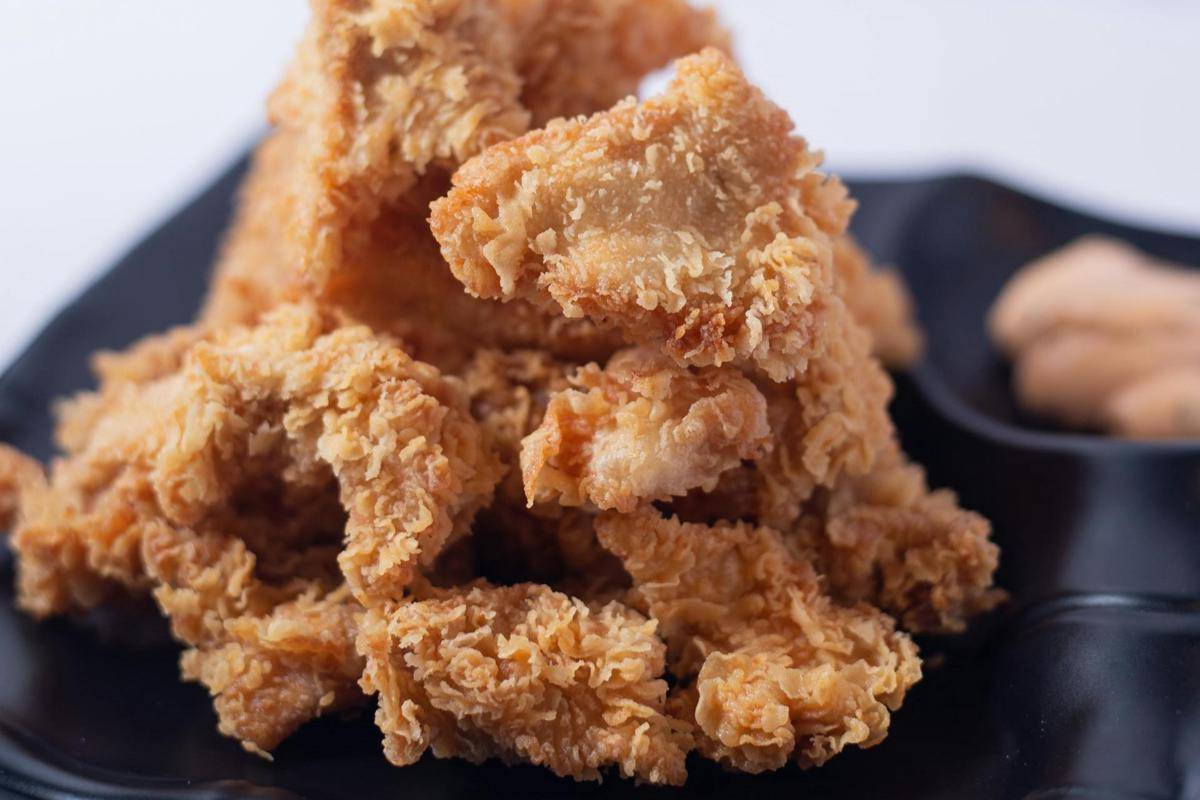 ilustrasi kulit ayam goreng tepung 