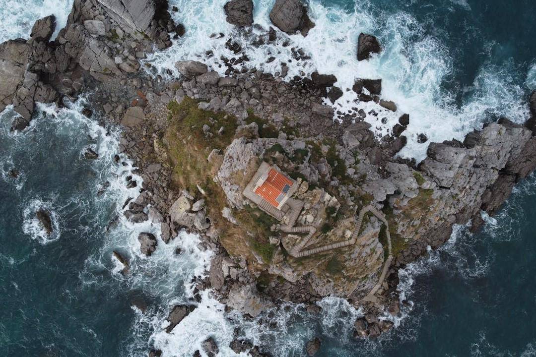 Misteri Atlantis, kota yang hilang di bawah laut. (Pexels/Julien Goettelmann)