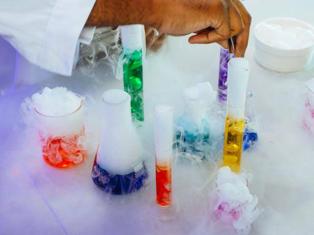 ilustrasi laboratorium (pexels.com/Kindel Media)