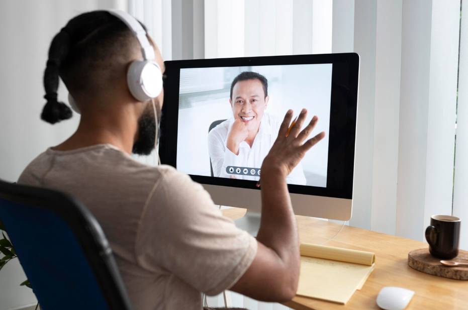 ilustrasi video call dengan klien 