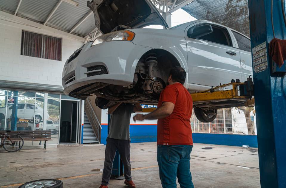 ilustrasi servis mobil