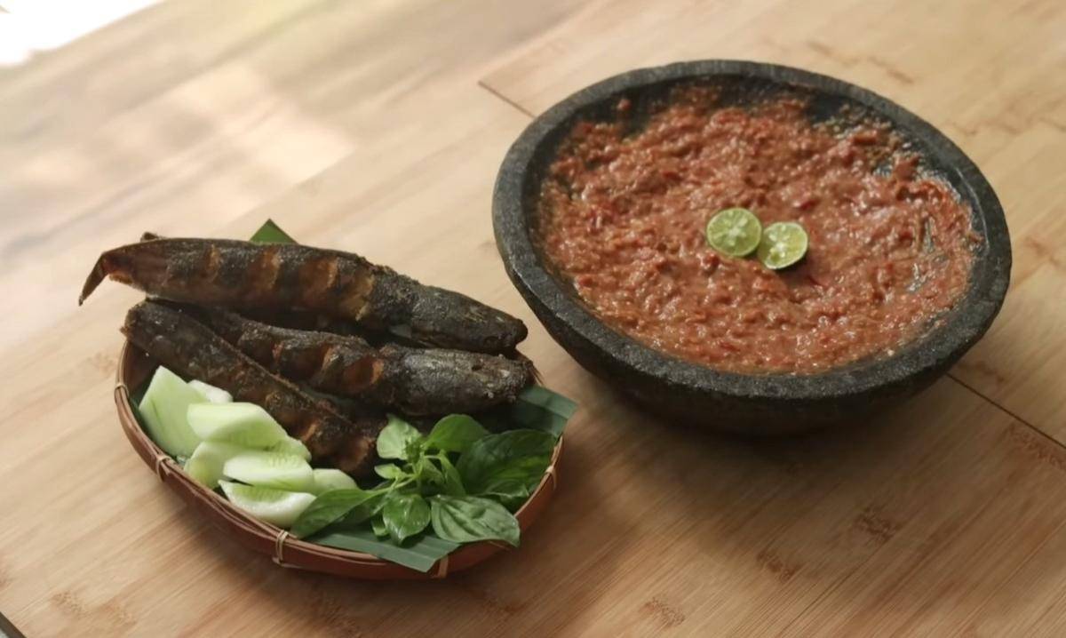 ilustrasi pecel lele sambal Lamongan (YouTube.com/Devina Hermawan)