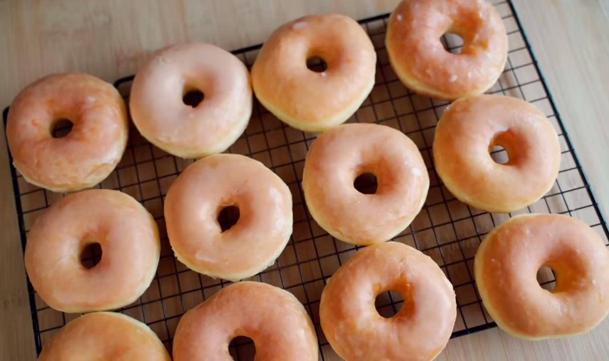 ilustrasi glazed donat ala bake shop (YouTube.com/Luvita Ho)