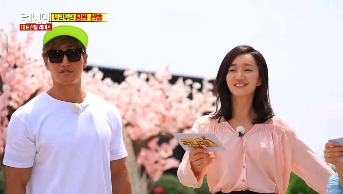 Kim Jong Kook dan Soo Ae di variety show Running Man (dok. SBS/Running Man)