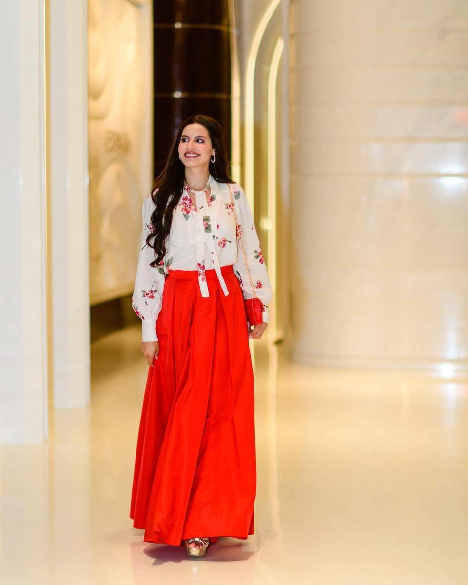 Gaya OOTD Nadeen Ayoub (instagram.com/nadeen.m.ayoub)