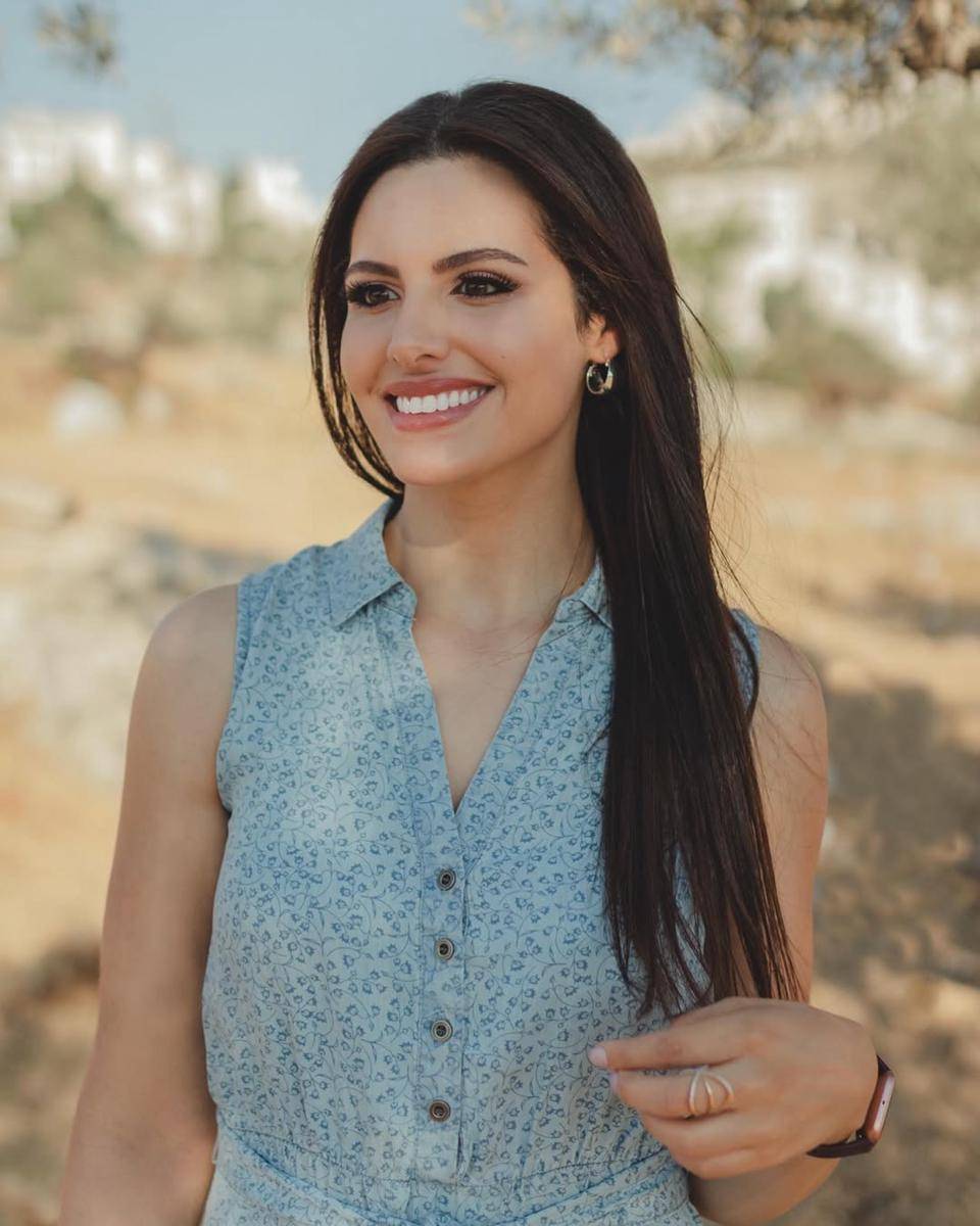 Hairstyle ala Nadeen Ayoub (instagram.com/nadeen.m.ayoub)