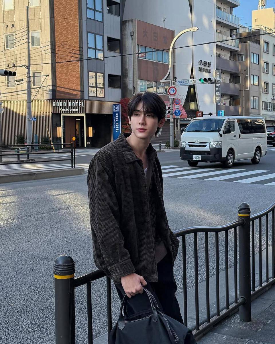 Book Kasidet (instagram.com/kasibook_)