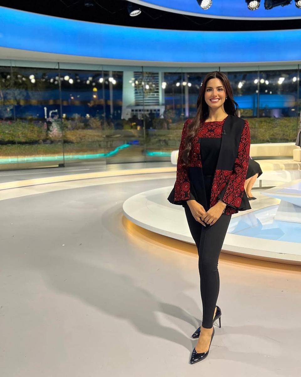 Gaya OOTD Nadeen Ayoub (instagram.com/nadeen.m.ayoub)
