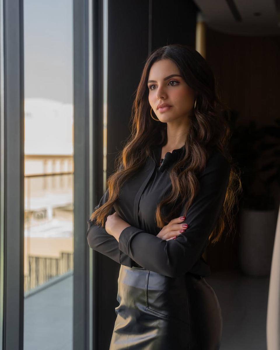 Hairstyle ala Nadeen Ayoub (instagram.com/nadeen.m.ayoub)