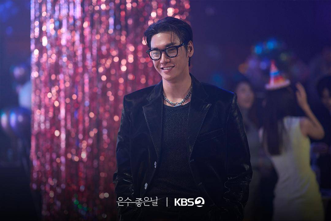 Still cut Walking on Thin Ice (dok.KBS/Walking on Thin Ice)